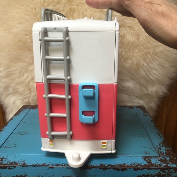 Peppa Pig Camper - sound activation when you push the horn - No Peppas Included - Picture 3 of 9